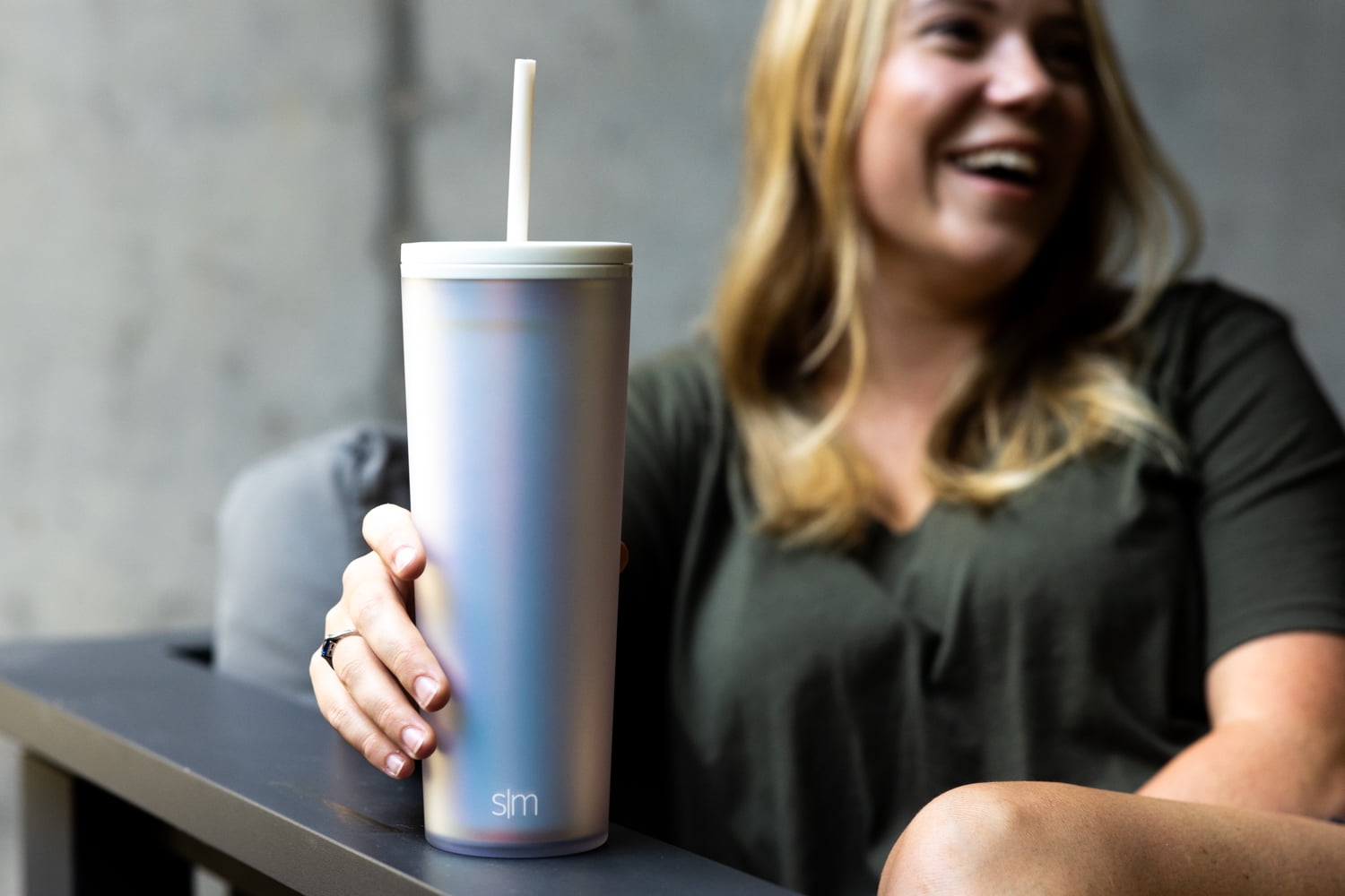 Simple Modern 24 fl oz Double Wall Plastic Classic Tumbler with Straw|Opalescent M393X