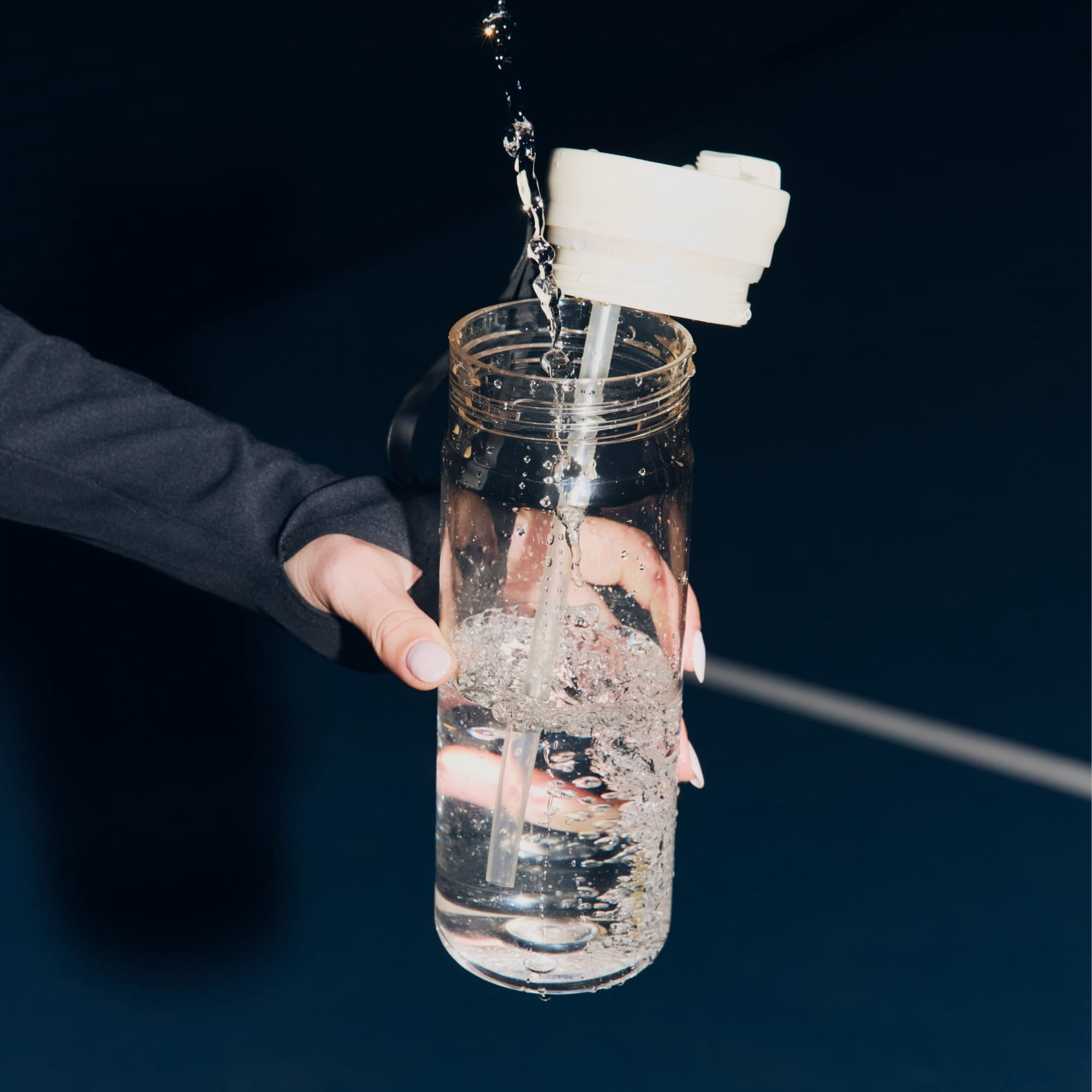 Contigo DualSip Leakproof Plastic Reusable Water Bottle with Carrying Strap, Black/Clear, 24 oz M47Z