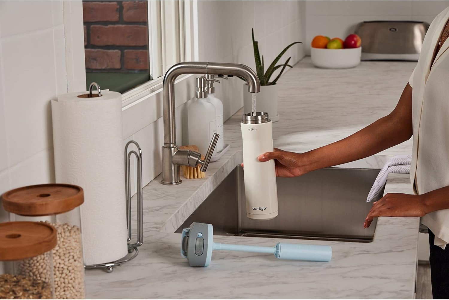 Contigo 24 oz. Wells Chill Stainless Steel Filter Water Bottle - Salt M86Q