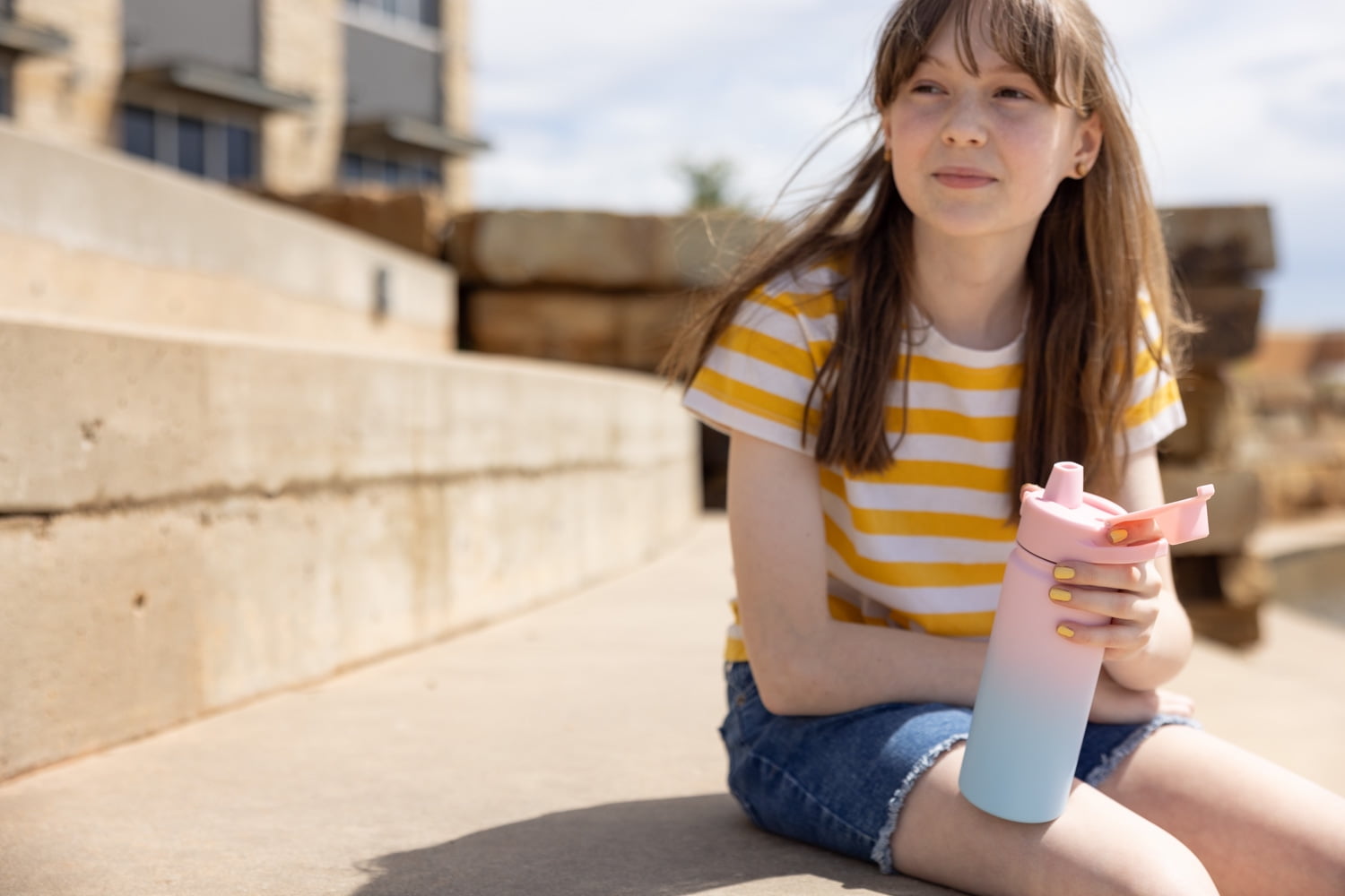 Simple Modern 18 fl oz Insulated Stainless Steel Summit Water Bottle with Covered Silicone Straw Lid | Sweet Taffy M395M
