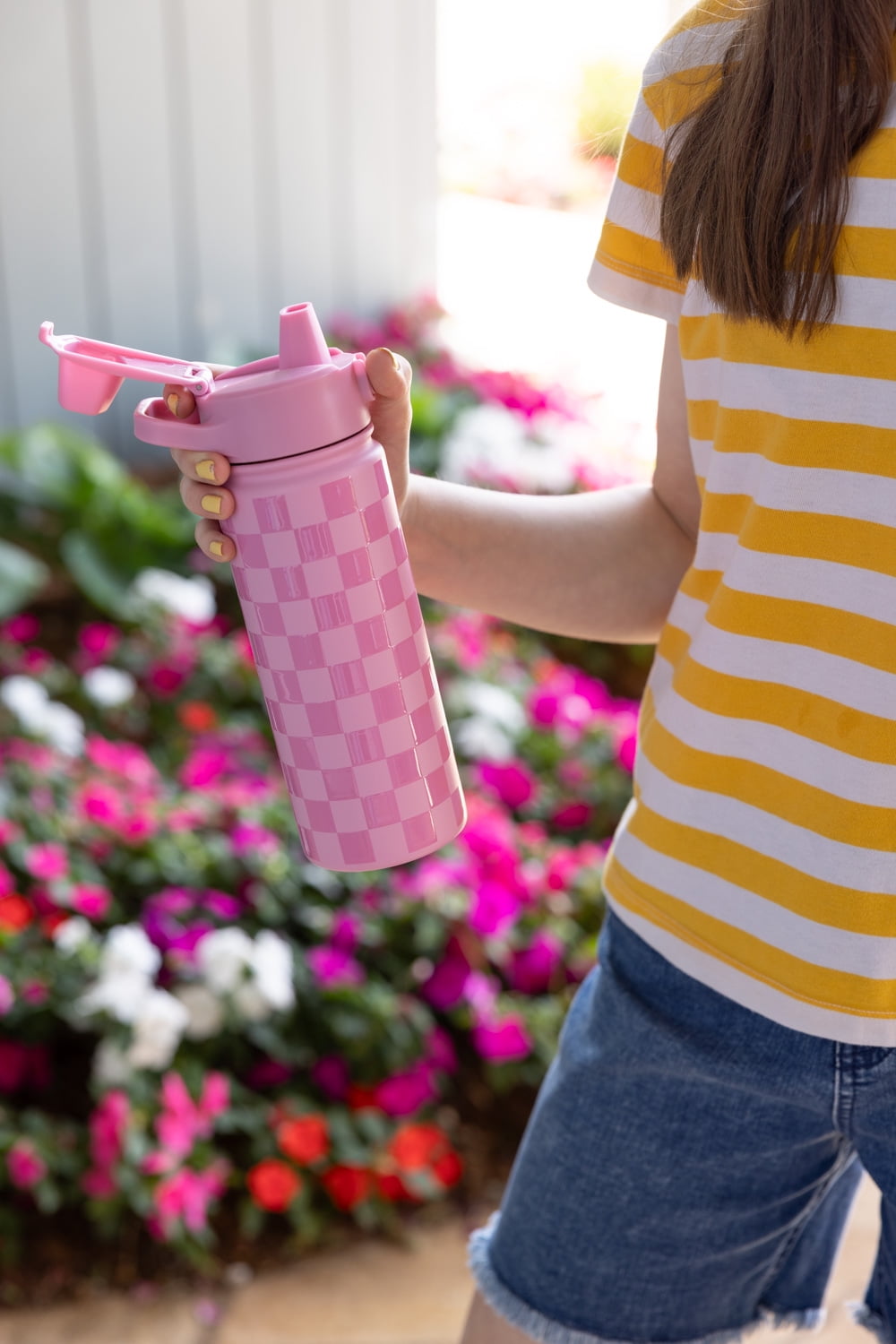 Simple Modern 18 fl oz Insulated Stainless Steel Summit Water Bottle with Covered Silicone Straw Lid | Sweet Taffy M395M